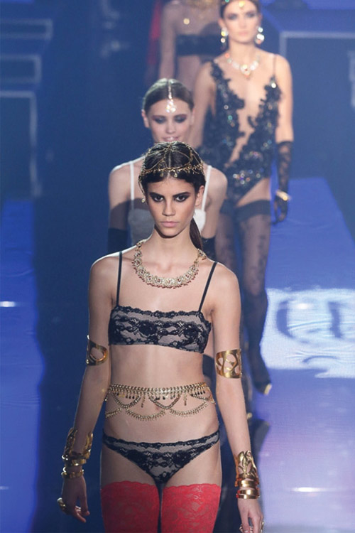 Victoria's Secret bị "dằn mặt"! - 13