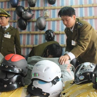 Tin tức trong ngày - Từ 15/4, người đội mũ bảo hiểm giả sẽ bị phạt