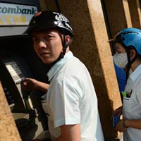 Tin tức trong ngày - Thu phí, ATM vẫn trục trặc