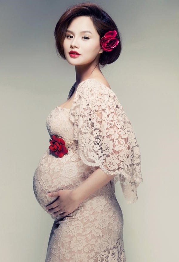 Vũ Thu Phương đã sinh con gái - 1