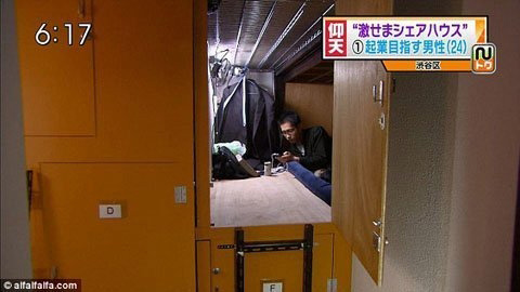 Cuộc sống trong căn hộ 2 mét vuông ở Tokyo - 4