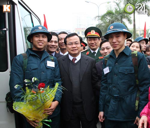 Tuổi trẻ Thủ đô lên đường nhập ngũ, Bạn trẻ - Cuộc sống, nhap ngu, lan duong, tan binh len duong nhap ngu, thnah nien ha noi, ha noi, quan ngua, tien dua, quan su
