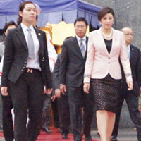 Tin tức trong ngày - Nữ cảnh vệ kể chuyện bảo vệ chính khách