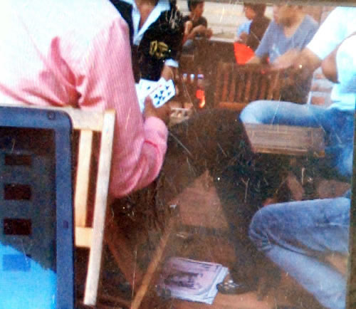 Sau tết: Sinh viên chăm bài bạc hơn bài vở - 3