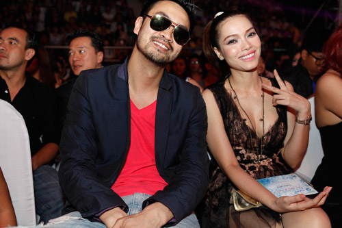 Hà Hồ khoe eo trắng toát trên sân khấu - 17