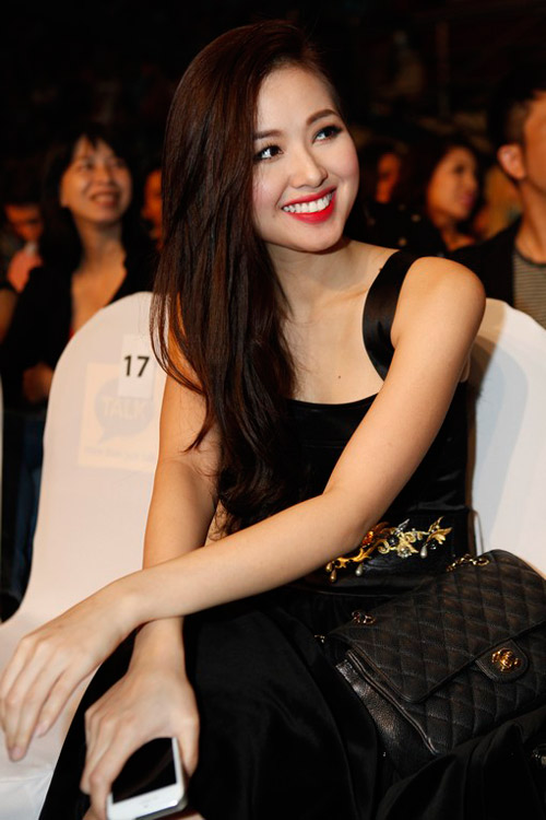 Hà Hồ khoe eo trắng toát trên sân khấu - 19