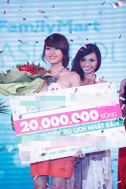 Hà Hồ khoe eo trắng toát trên sân khấu - 19