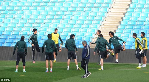 MU và Real tích cực tập luyện - 7