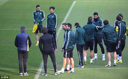 MU và Real tích cực tập luyện - 9