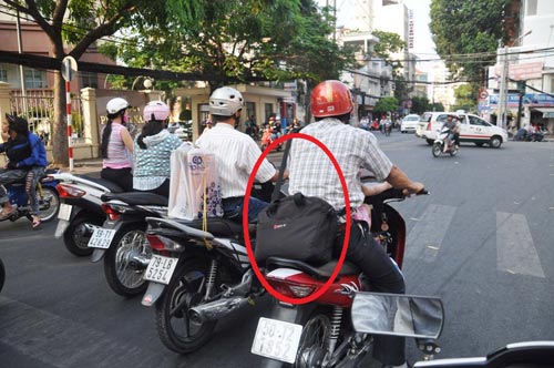 Ở TP.HCM, bạn sẽ bị cướp khi nào? - 2