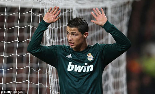 Ronaldo lại "gieo sầu" cho MU - 1