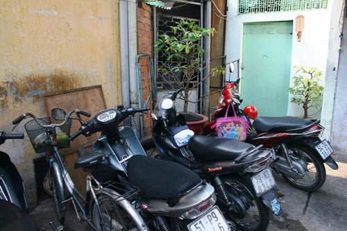 Ở TP.HCM, bạn sẽ bị cướp khi nào? - 15