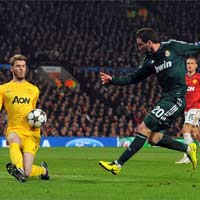 Bóng đá - Đại chiến fan: Real hả hê, MU bức xúc