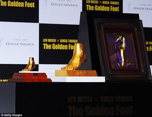 “Bàn chân vàng” của Messi giá 100 tỉ - 2