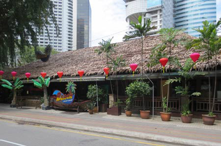 Khốc liệt "nghề" mại dâm nơi đất khách - 2