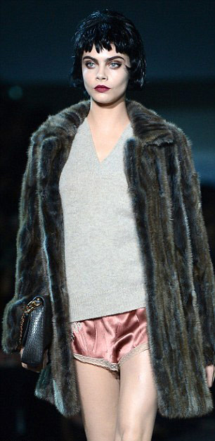 Kate Moss đóng vai gái hư trên sàn diễn - 6