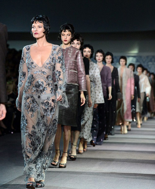 Kate Moss đóng vai gái hư trên sàn diễn - 13