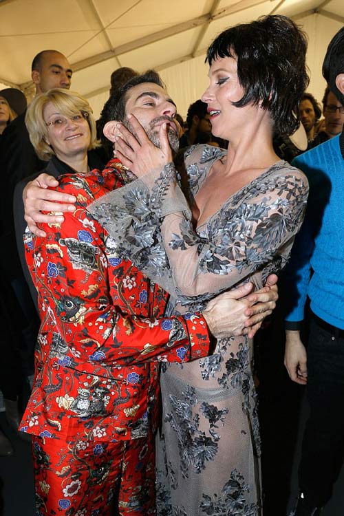 Kate Moss đóng vai gái hư trên sàn diễn - 8