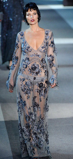 Kate Moss đóng vai gái hư trên sàn diễn - 12