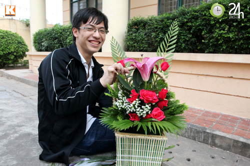 Nam sinh Hà Nội lãng mạn ngày 8/3 - 8