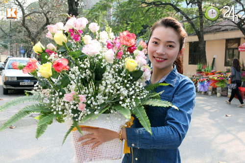 Nam sinh Hà Nội lãng mạn ngày 8/3 - 10