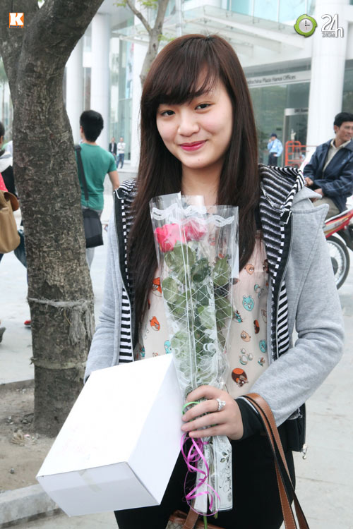 Nam sinh Hà Nội lãng mạn ngày 8/3 - 13