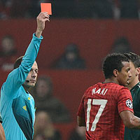 Bóng đá - Ai dám rút thẻ đỏ phạt MU?