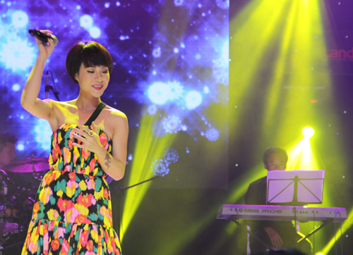 Mỹ Tâm tay trong tay Quang Dũng - 18