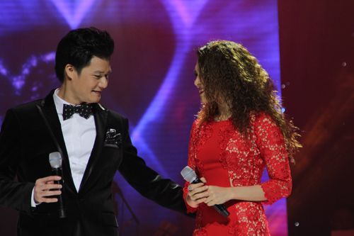 Mỹ Tâm tay trong tay Quang Dũng - 13