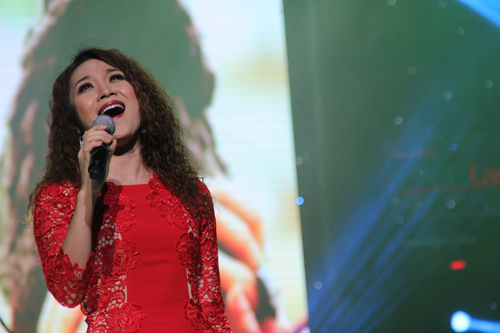 Mỹ Tâm tay trong tay Quang Dũng - 16