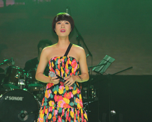 Mỹ Tâm tay trong tay Quang Dũng - 19