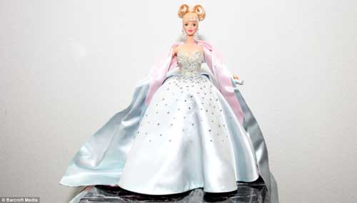 Mỹ: Lạ lùng anh chàng mua 2.000 búp bê Barbie - 10