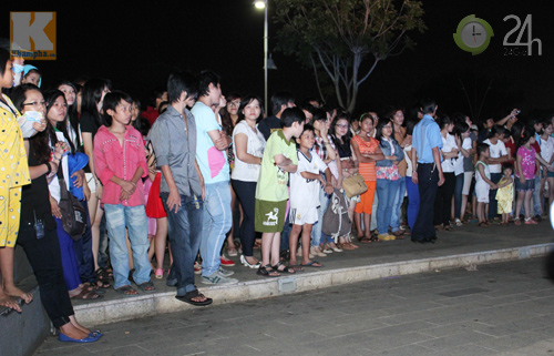 Nam sinh nhảy hiphop tặng quà nữ giới - 2