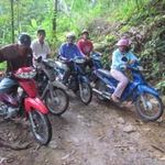 Bạn trẻ - Cuộc sống - Đội nữ xe ôm &quot;khủng&quot; nhất miền Tây