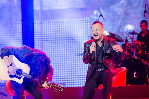 Hồng Nhung-Quang Dũng "hạ gục" khán giả - 17