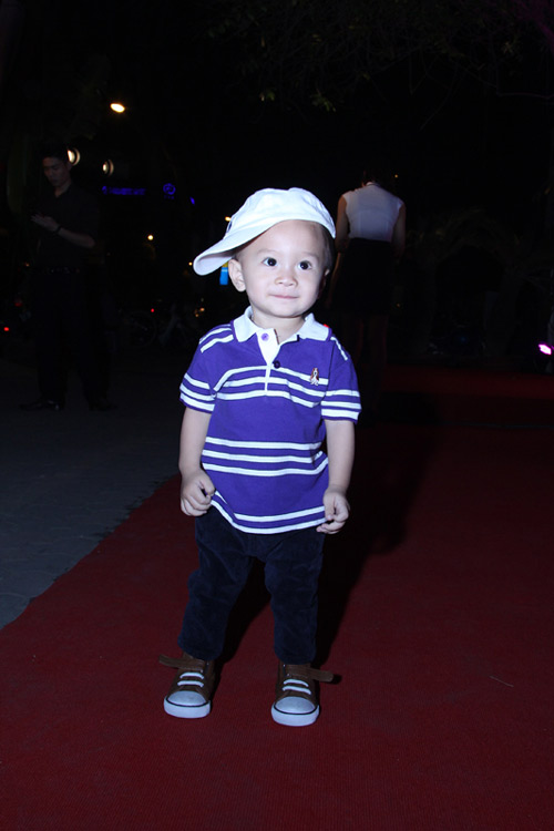 Thanh Thảo đưa con ra Hà Nội - 5