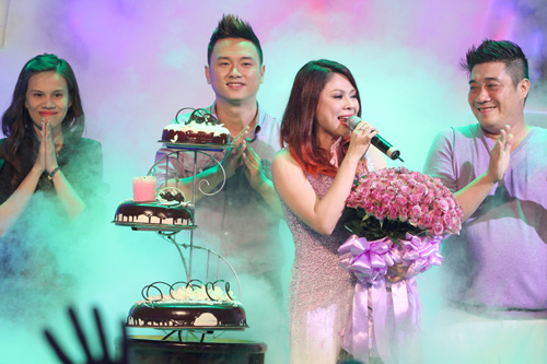 Thanh Thảo đưa con ra Hà Nội - 12