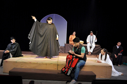 Nơi tình yêu bắt đầu: Kịch ma không để hù dọa - 2