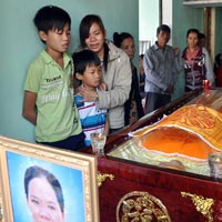 Tin tức trong ngày - Vụ tai nạn thảm khốc: Tang thương xóm nghèo