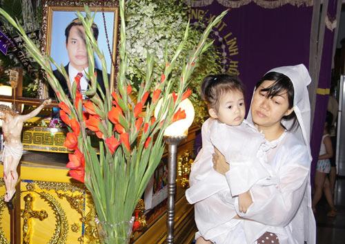 Cẩm Lynh nghẹn ngào tiễn đạo diễn bạc mệnh - 12