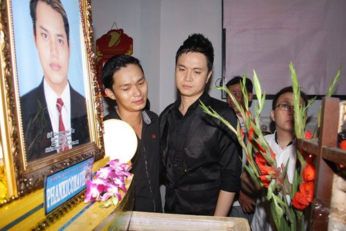 Cẩm Lynh nghẹn ngào tiễn đạo diễn bạc mệnh - 8