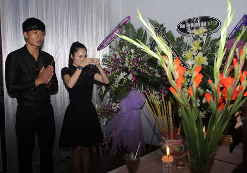 Cẩm Lynh nghẹn ngào tiễn đạo diễn bạc mệnh - 4