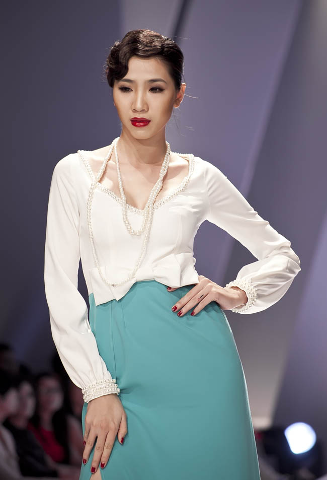 Hồng Quế lạ lẫm với môi chẻ - 11
