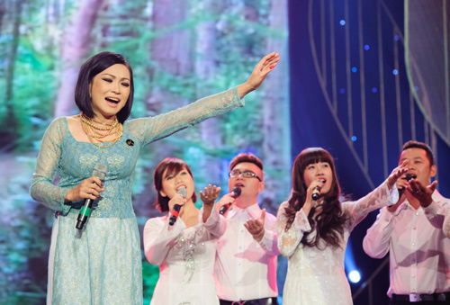 Thu Minh nằm vắt vẻo trên không - 12