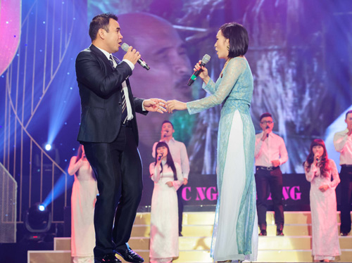 Thu Minh nằm vắt vẻo trên không - 10