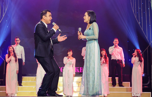 Thu Minh nằm vắt vẻo trên không - 8