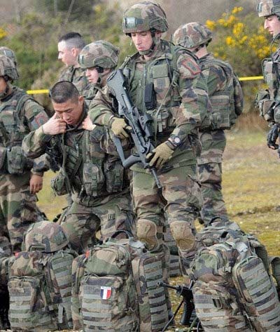 Quân Pháp đổ bộ đất Anh sau hơn 200 năm - 7