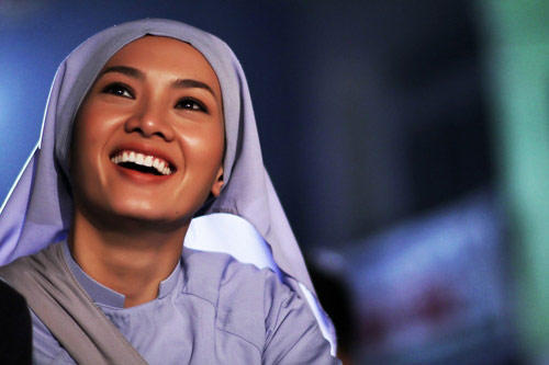 Mỹ nhân tuyệt đẹp khi khoác áo tu hành - 3