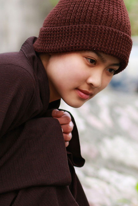 Mỹ nhân tuyệt đẹp khi khoác áo tu hành - 6