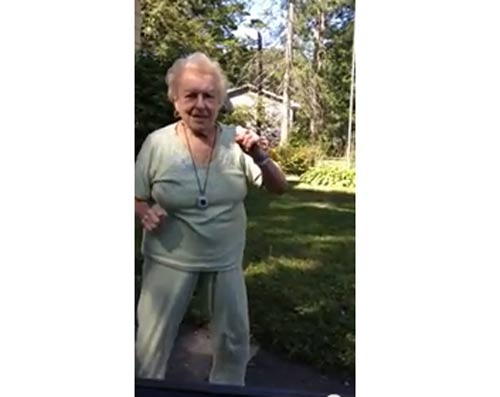 Top clip hài: Trẻ không tha già không thương - 1